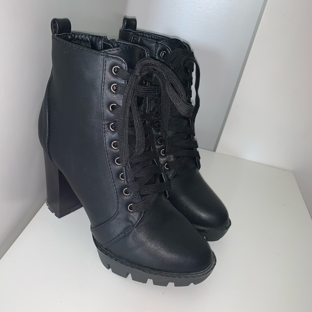 Brand new ELAN high heel boots